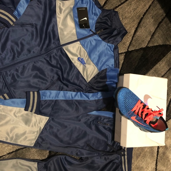 Nike and Vapor Max (Unisex) - Picture 2 of 3